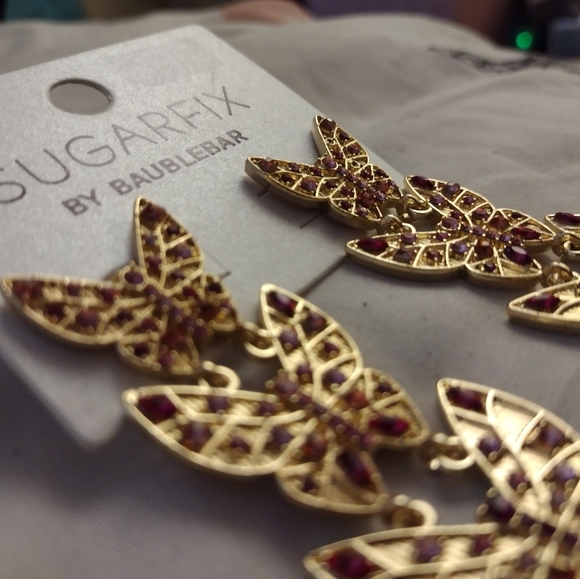 Pink rhinestone butterfly earrings - Picture 2 of 3